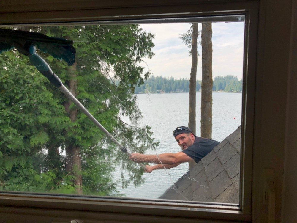 Difficult to access window on residential house in snohomish 98290