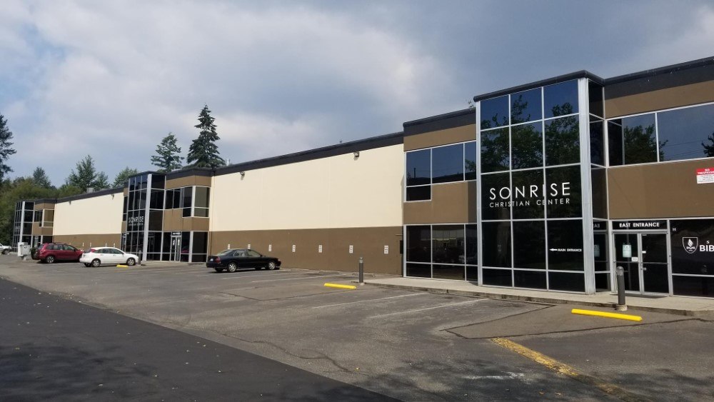 Large commercial church exterior window clean in snohomish county wa 98204